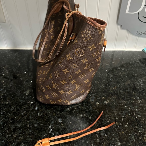 Authentic Louis Vuitton Neverfull Mm - Picture 8 of 11